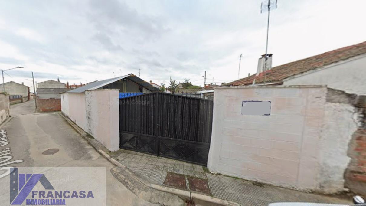 For sale of house in Gamonal