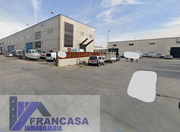 For sale of industrial plant/warehouse in Borox
