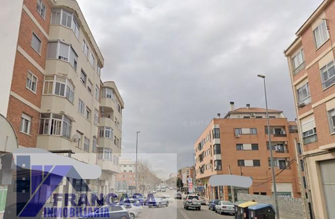 For sale of commercial in Zamora