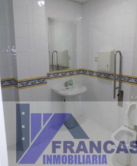 For sale of commercial in Málaga