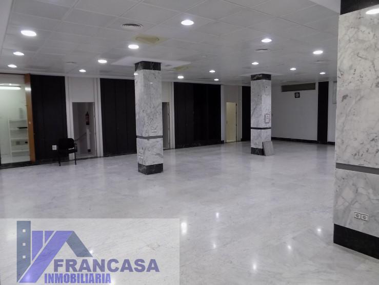 For sale of commercial in Málaga