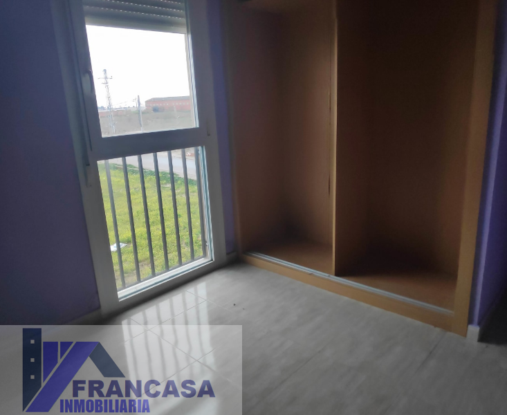 For sale of flat in Lominchar