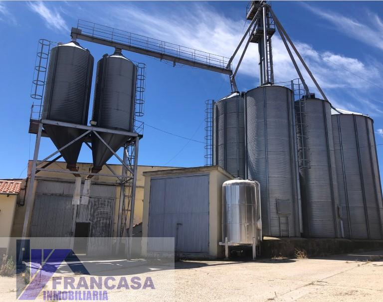 Venta de finca rústica en Larrodrigo