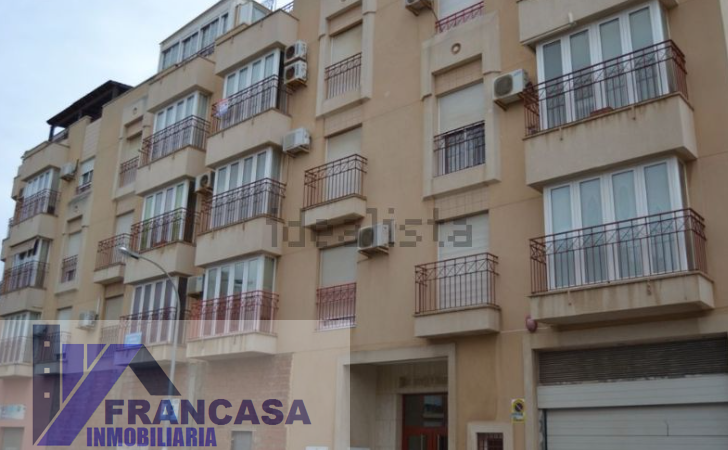 For sale of flat in Roquetas de Mar