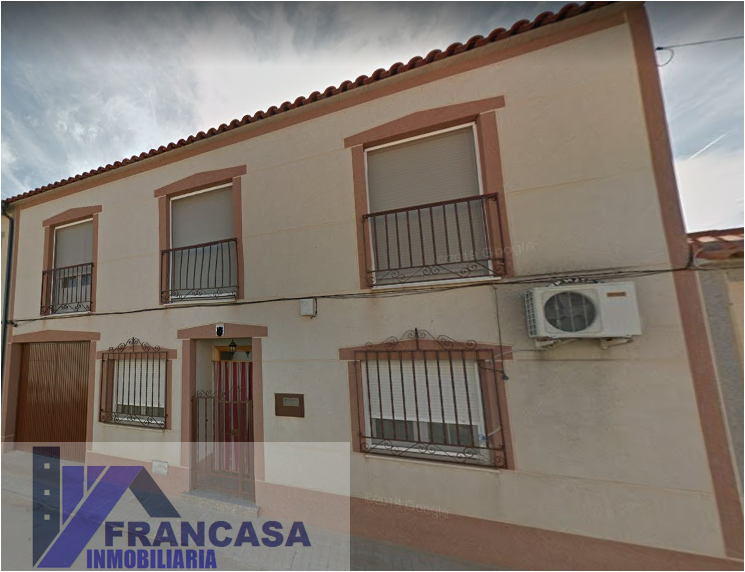 For sale of house in Villafranca de los Caballeros