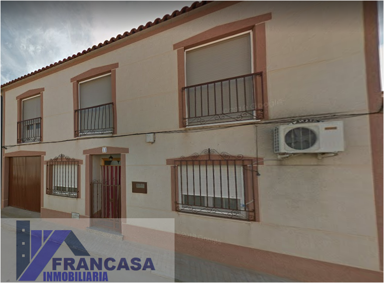 For sale of house in Villafranca de los Caballeros