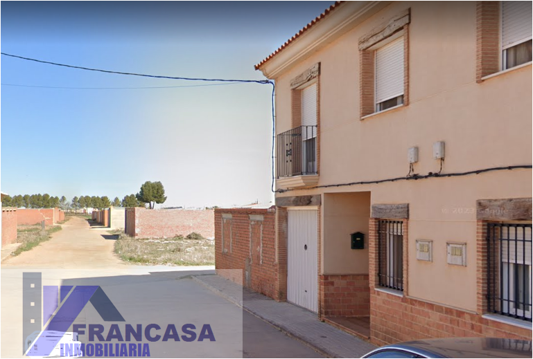 For sale of house in Villafranca de los Caballeros