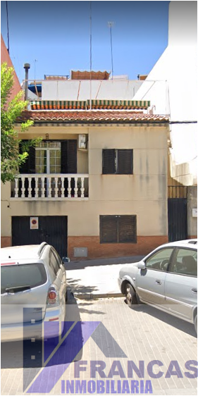 For sale of house in Alcalá de Guadaíra