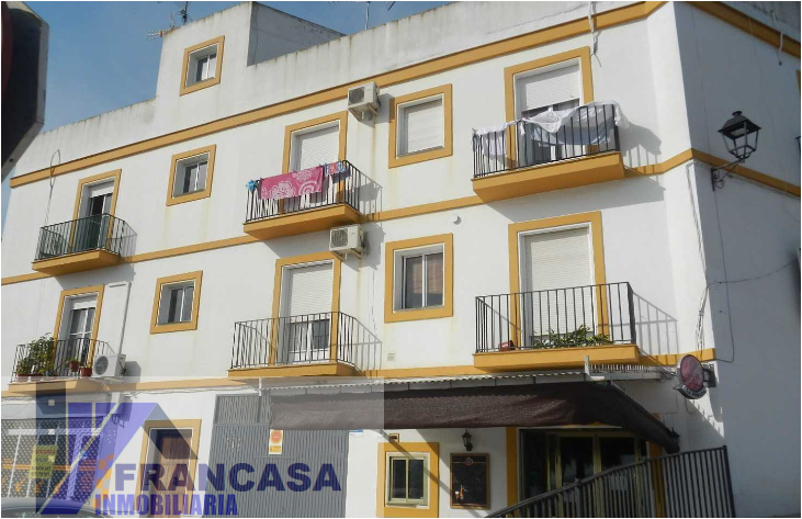 For sale of flat in Cantillana