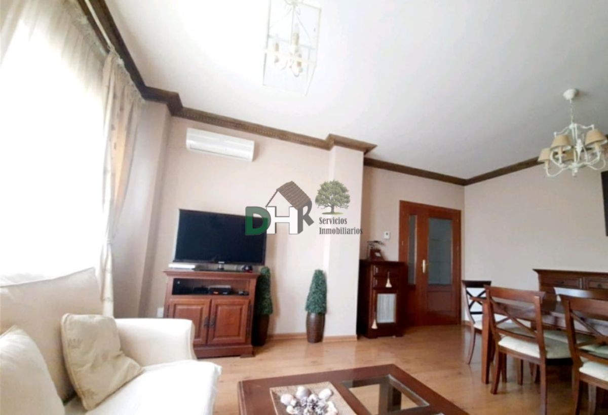 For sale of chalet in Cáceres