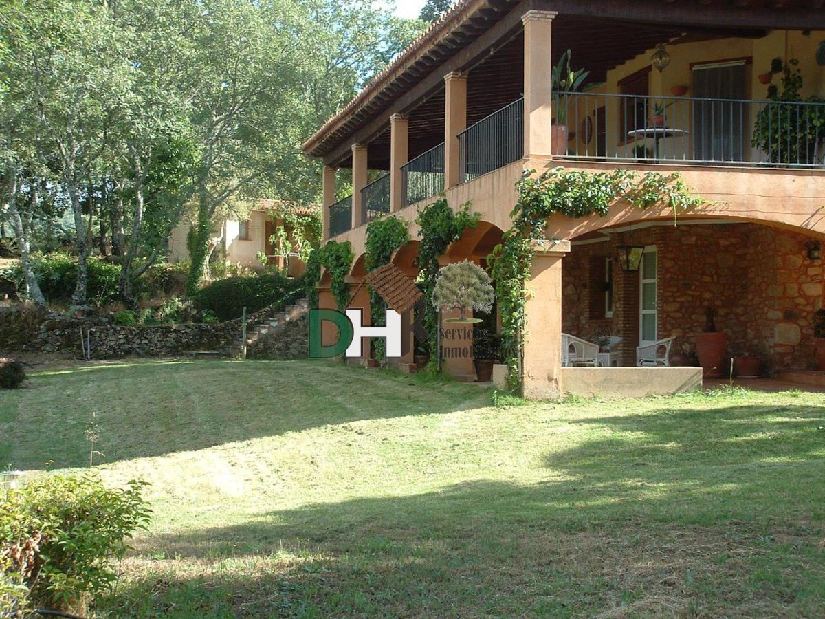 For sale of chalet in Cáceres