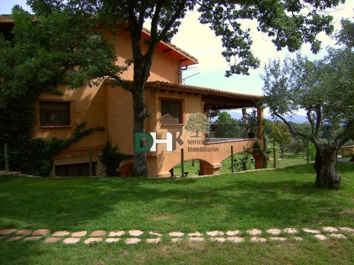 For sale of chalet in Cáceres