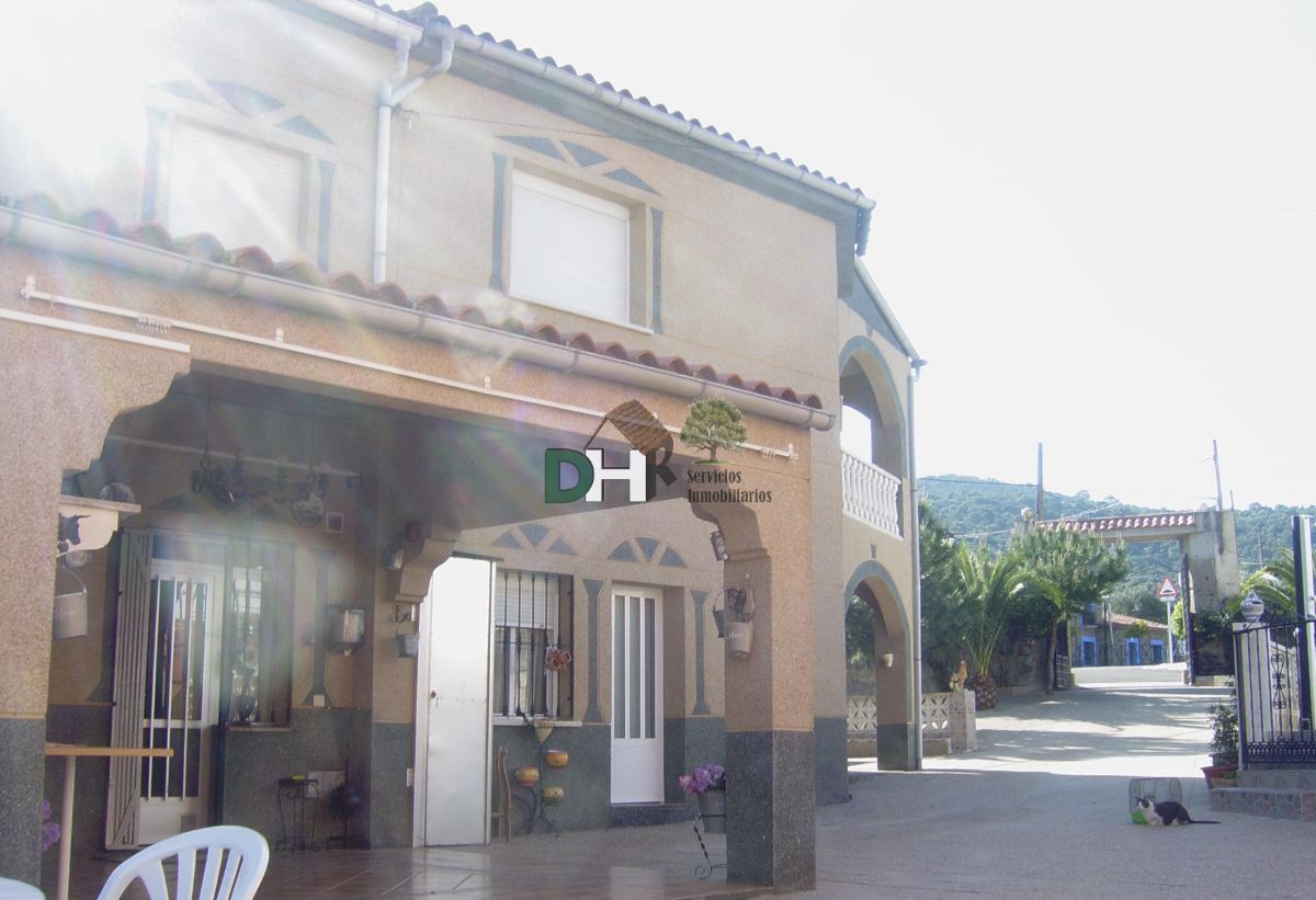 For sale of house in Herguijuela