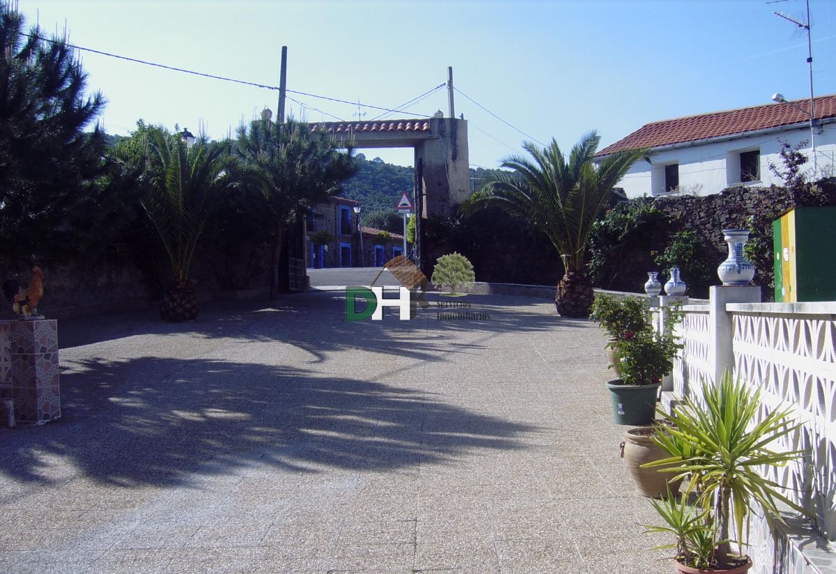 For sale of house in Herguijuela