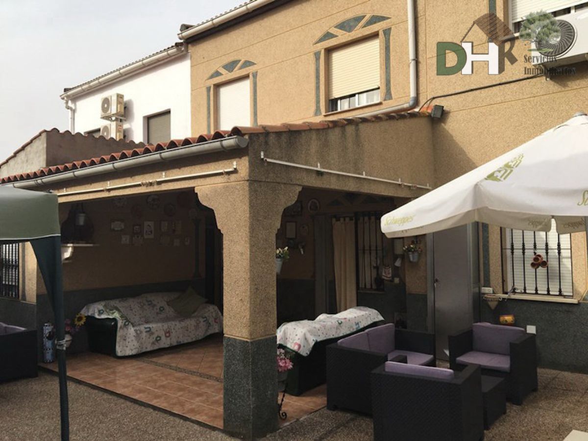 For sale of house in Herguijuela