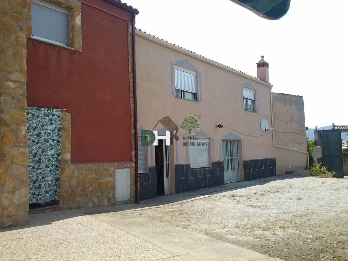 For sale of house in Herguijuela