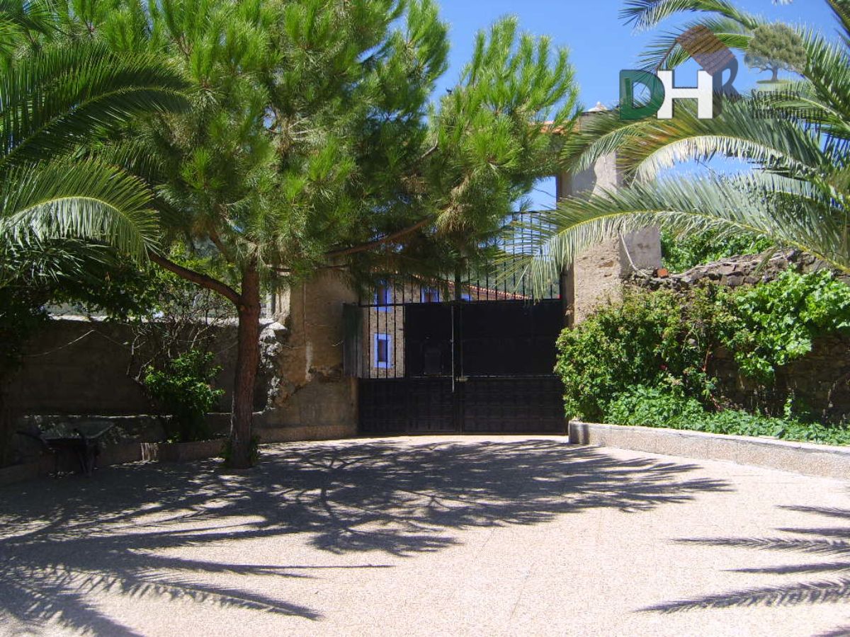 For sale of house in Herguijuela