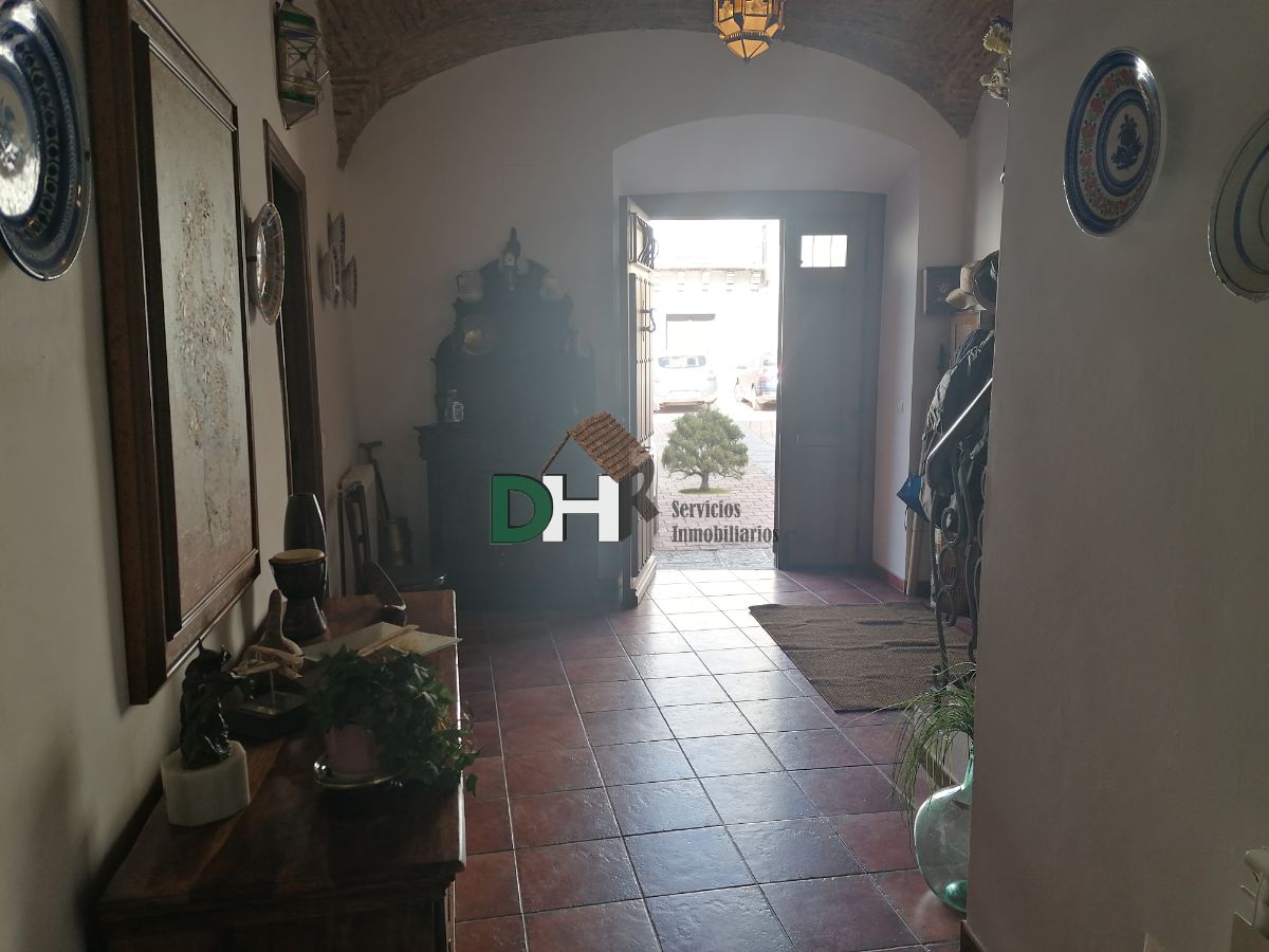 For sale of house in Coria