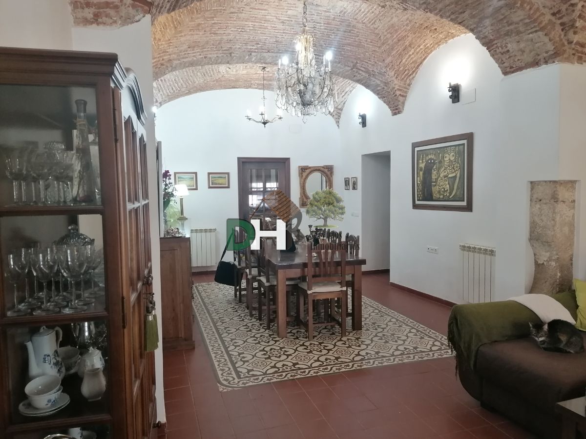 For sale of house in Coria