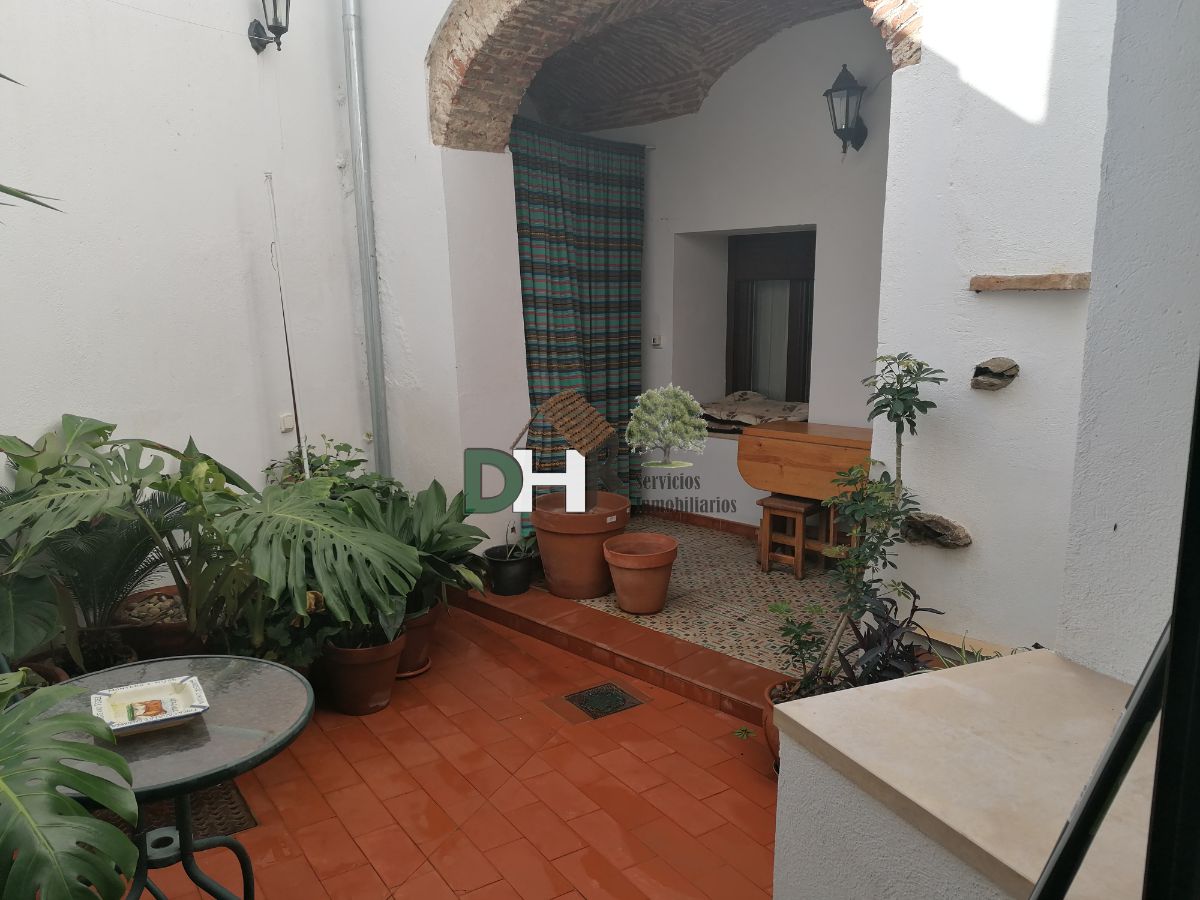 For sale of house in Coria