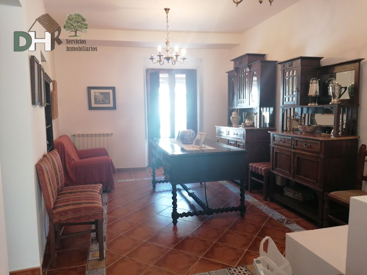 For sale of house in Coria