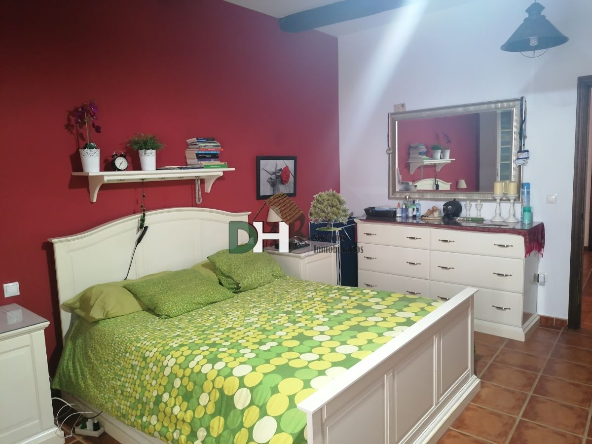 For sale of house in Coria