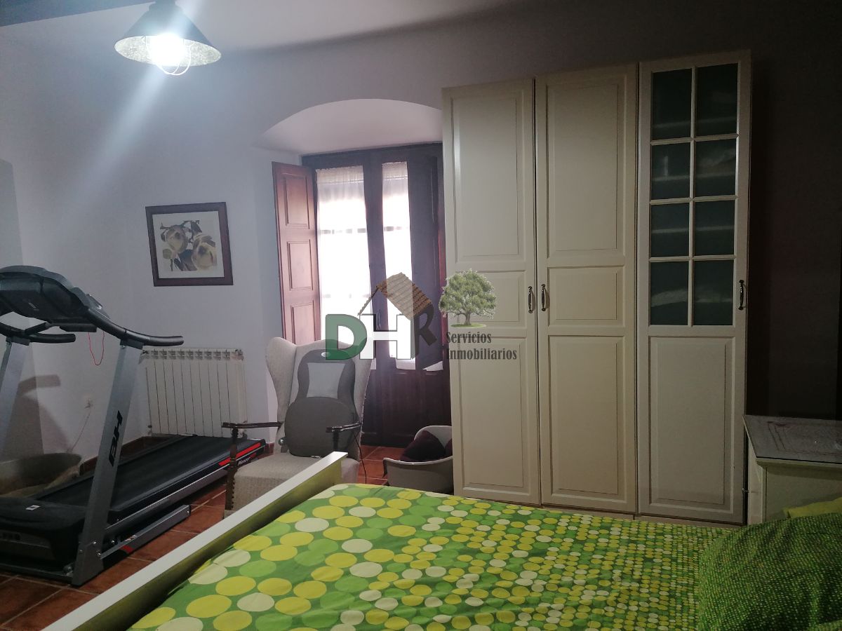 For sale of house in Coria