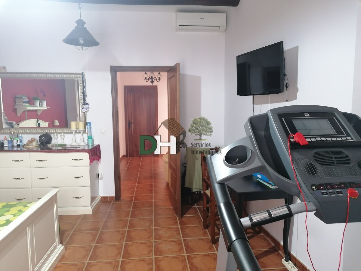 For sale of house in Coria