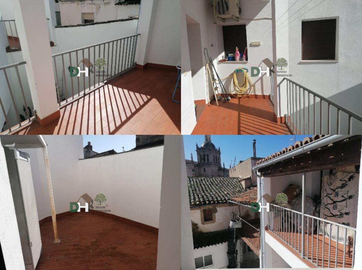 For sale of house in Coria