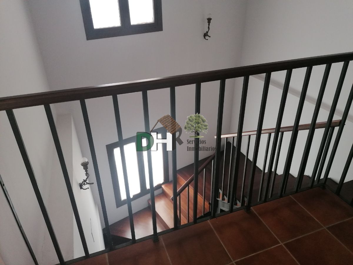 For sale of house in Coria