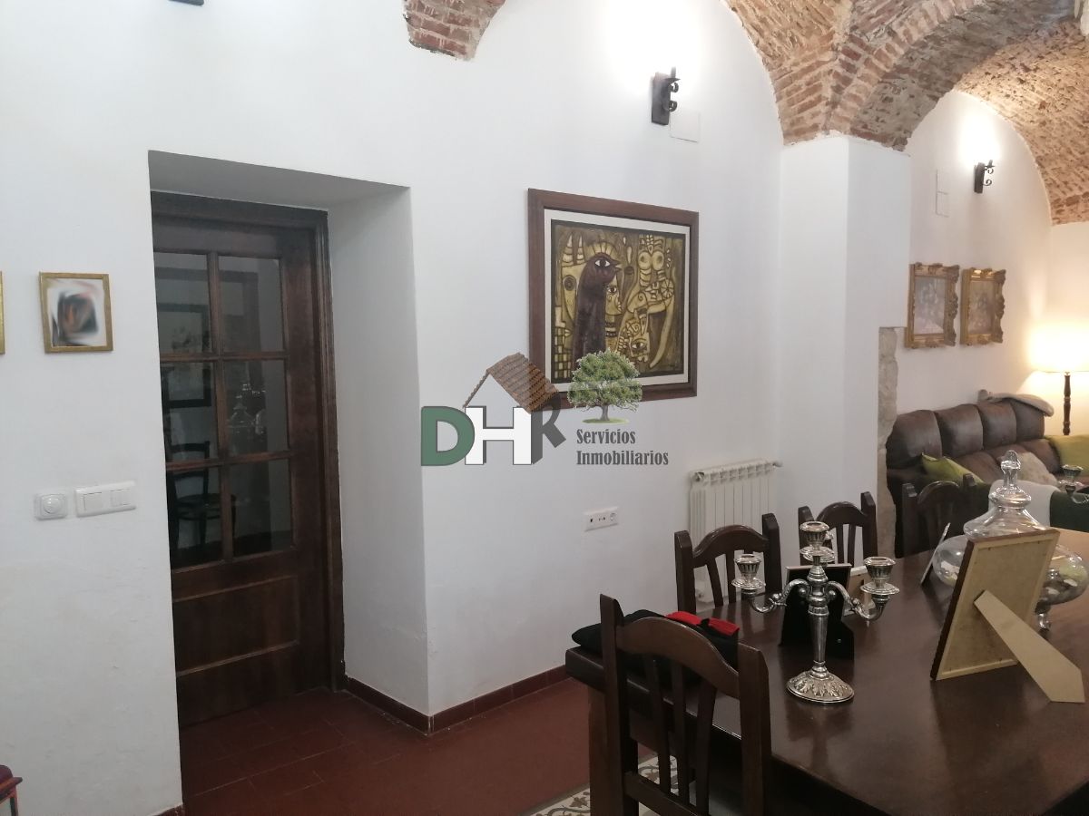 For sale of house in Coria