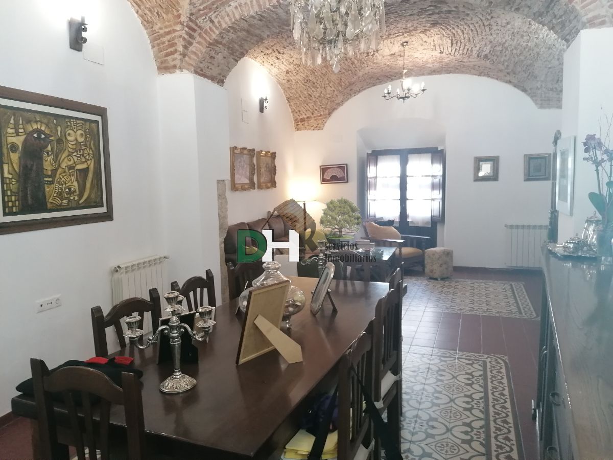 For sale of house in Coria