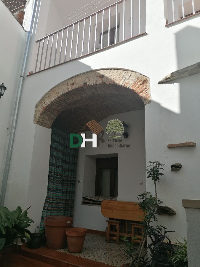 For sale of house in Coria