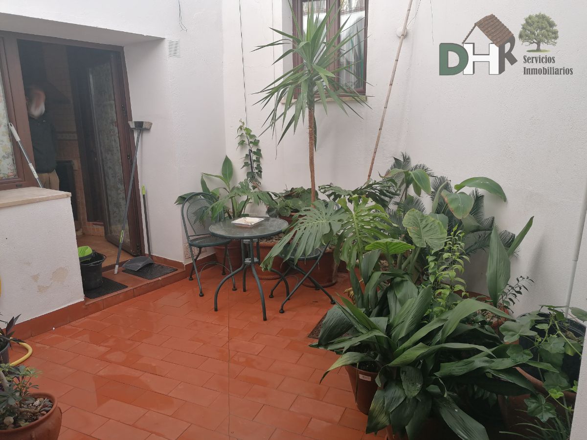 For sale of house in Coria