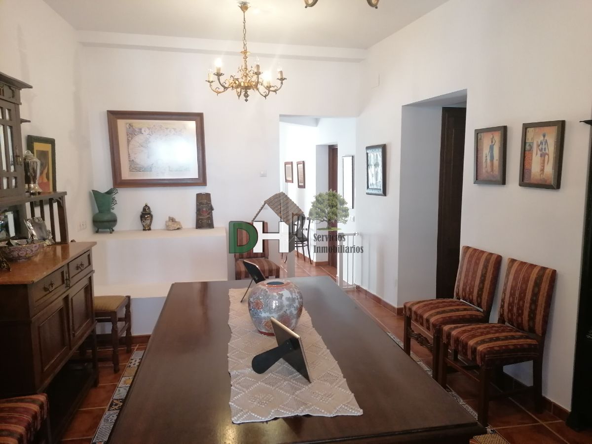 For sale of house in Coria