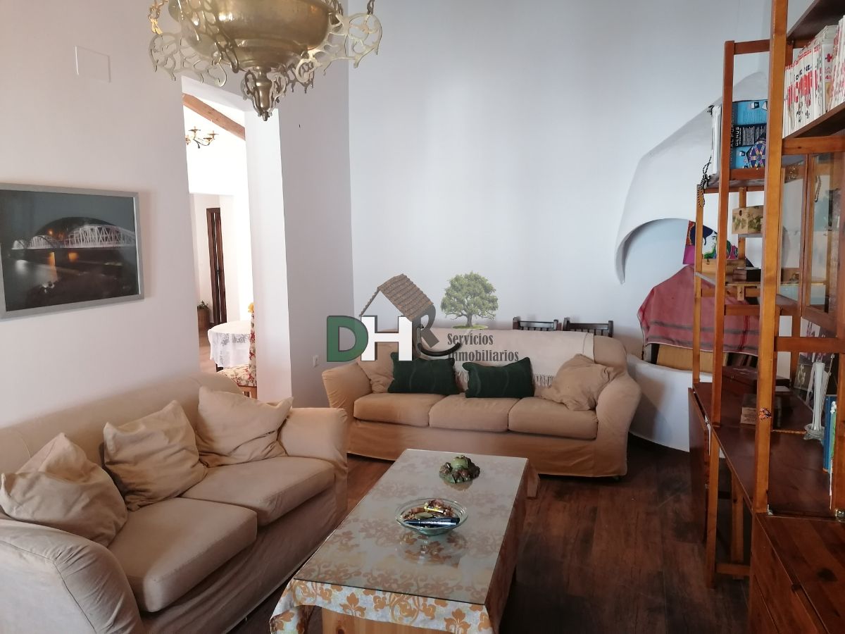 For sale of house in Coria