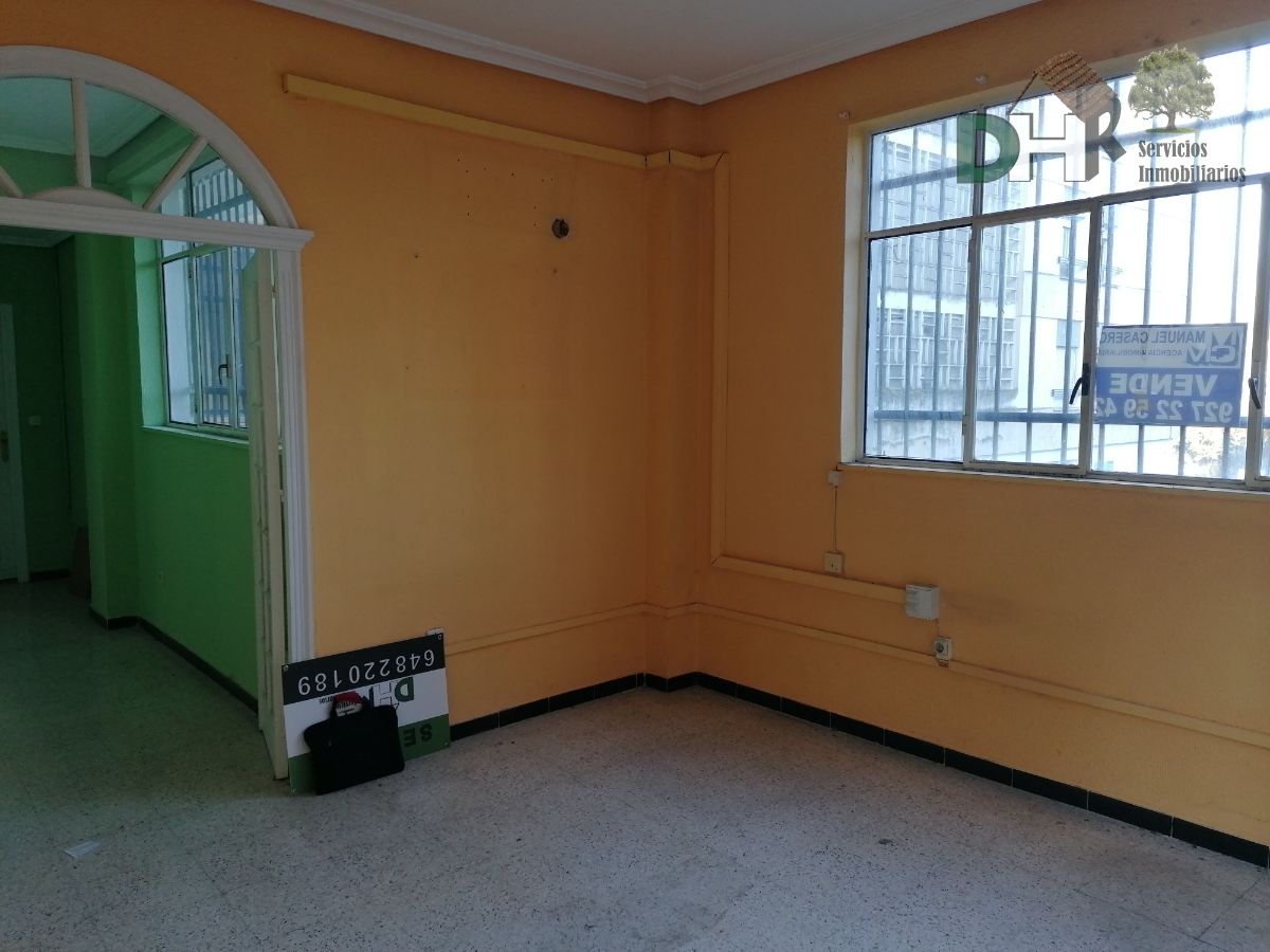 For sale of commercial in Cáceres