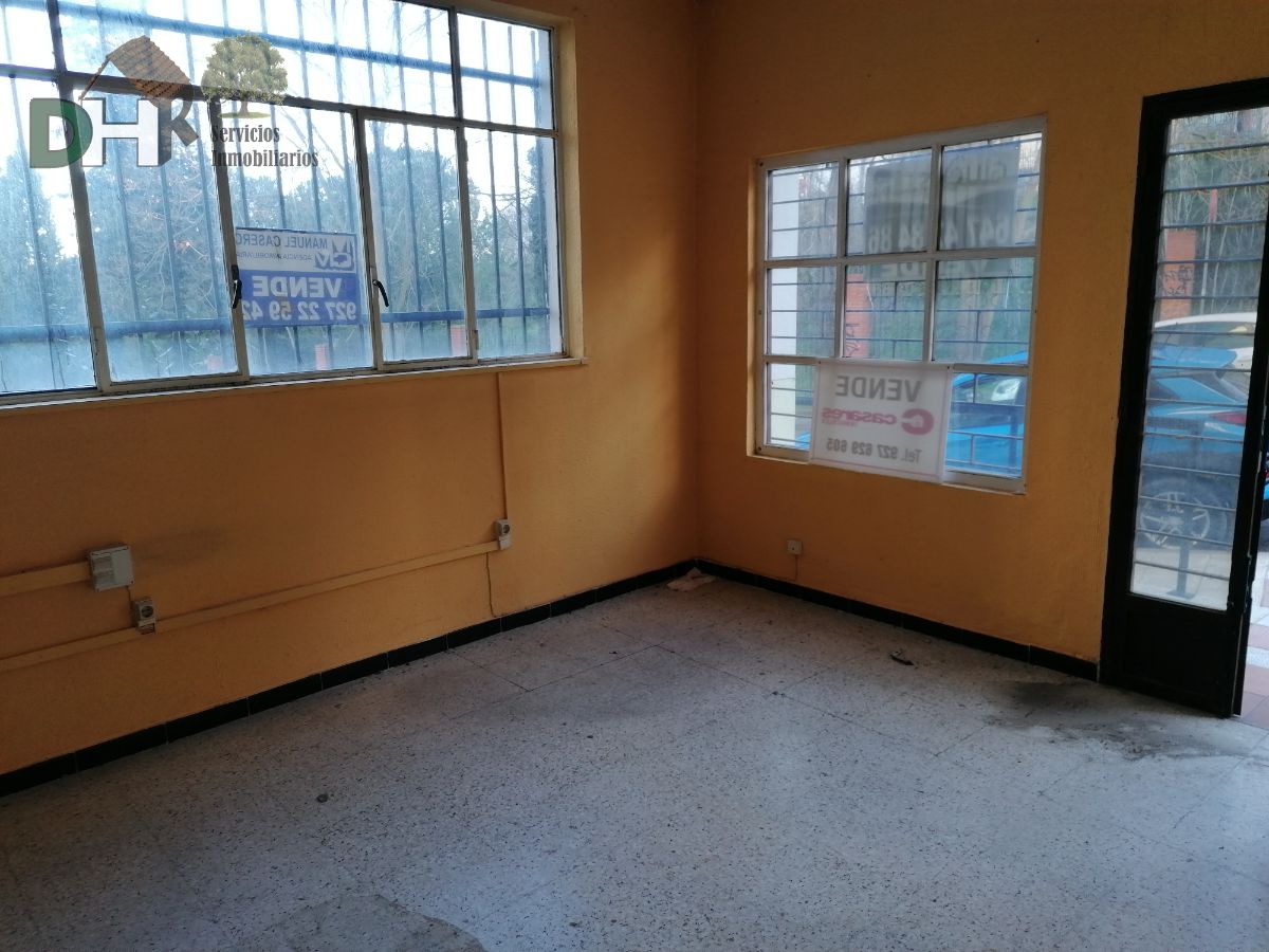 For sale of commercial in Cáceres