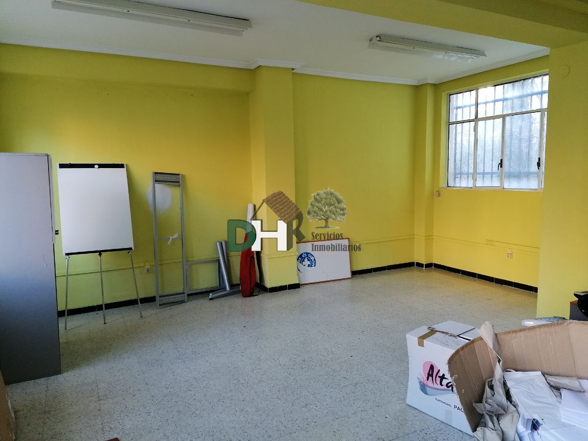 For sale of commercial in Cáceres