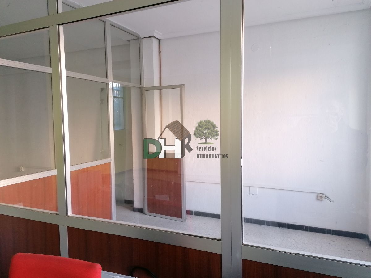 For sale of commercial in Cáceres