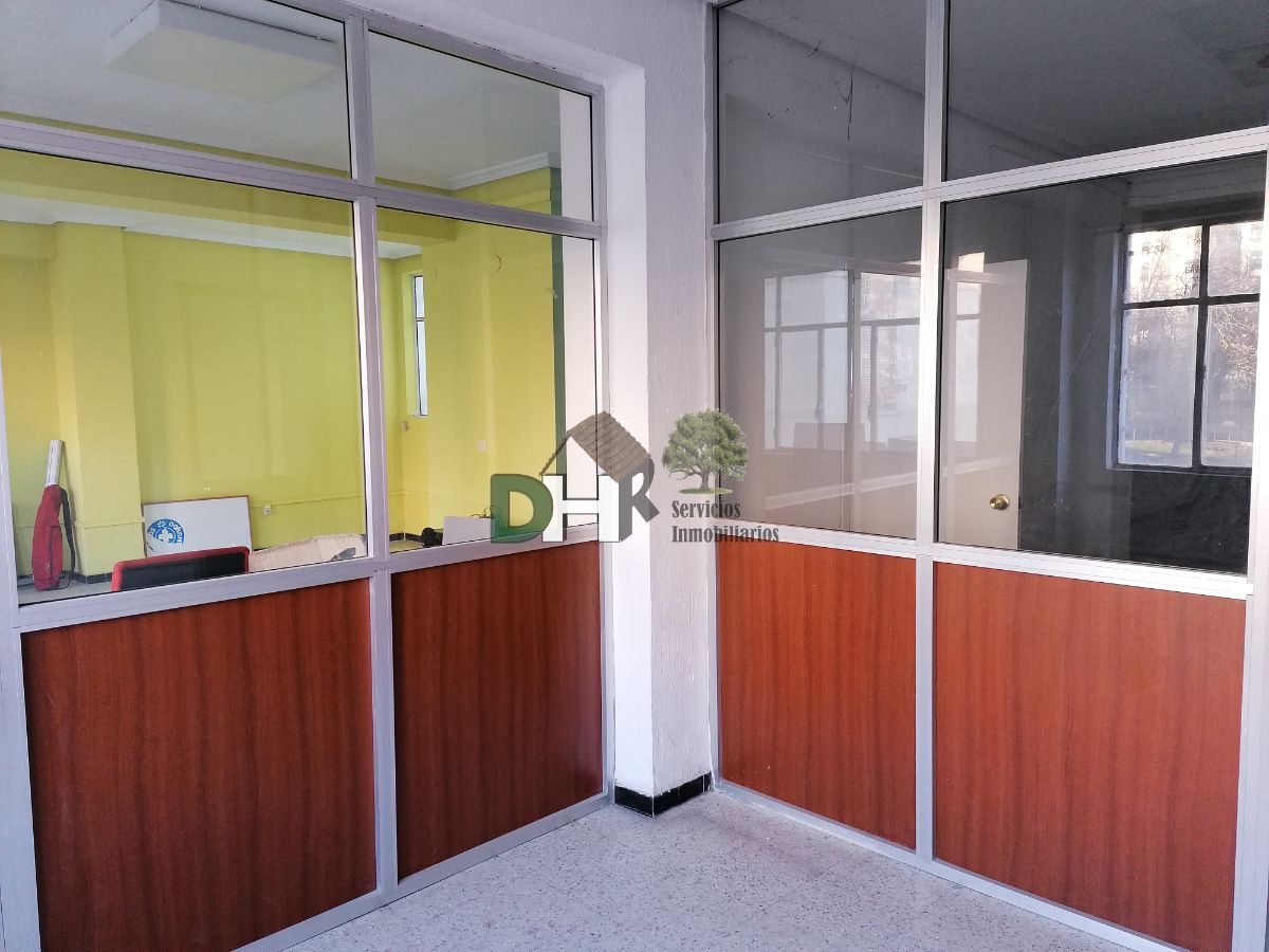 For sale of commercial in Cáceres