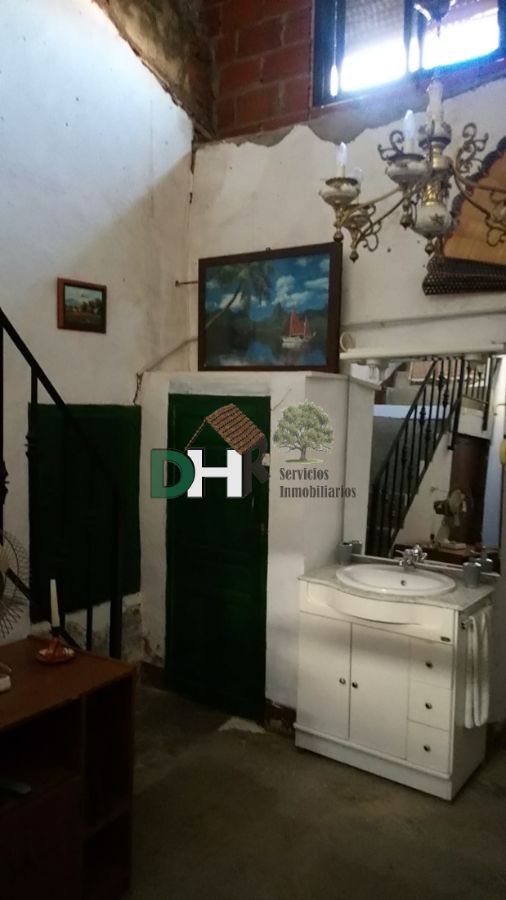 For sale of house in Sierra de Fuentes