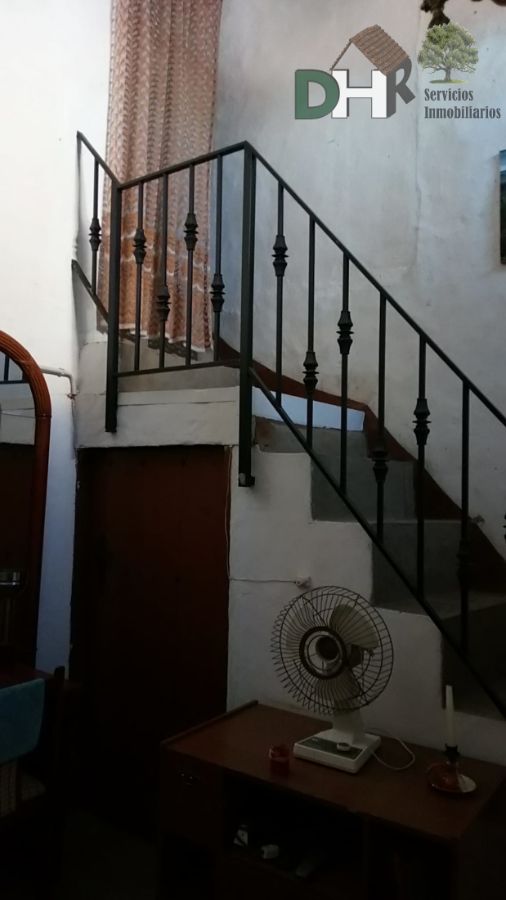 For sale of house in Sierra de Fuentes