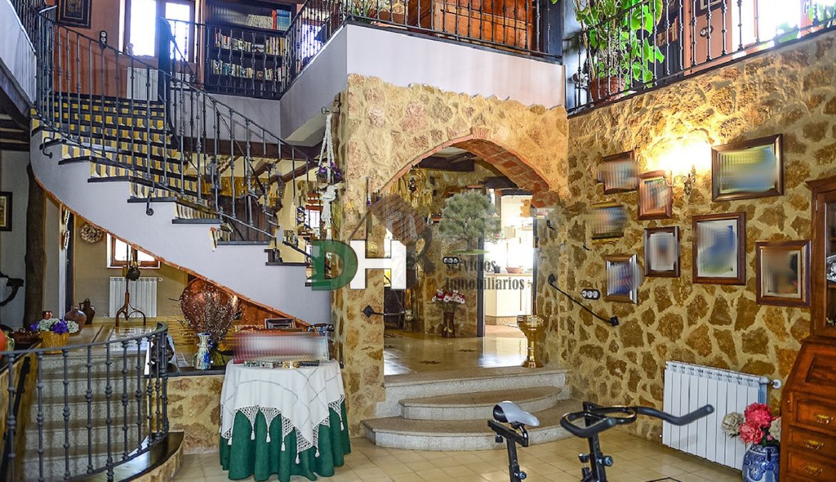 For sale of chalet in Cáceres