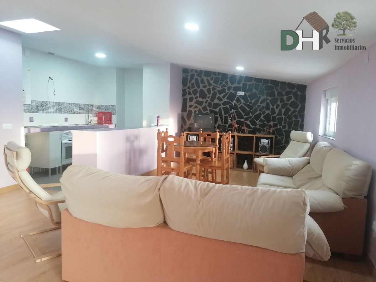 For sale of house in Montánchez