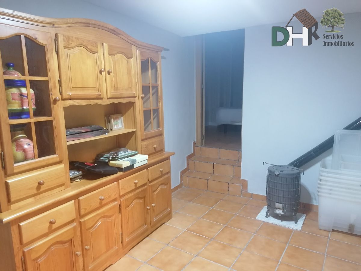 For sale of house in Montánchez