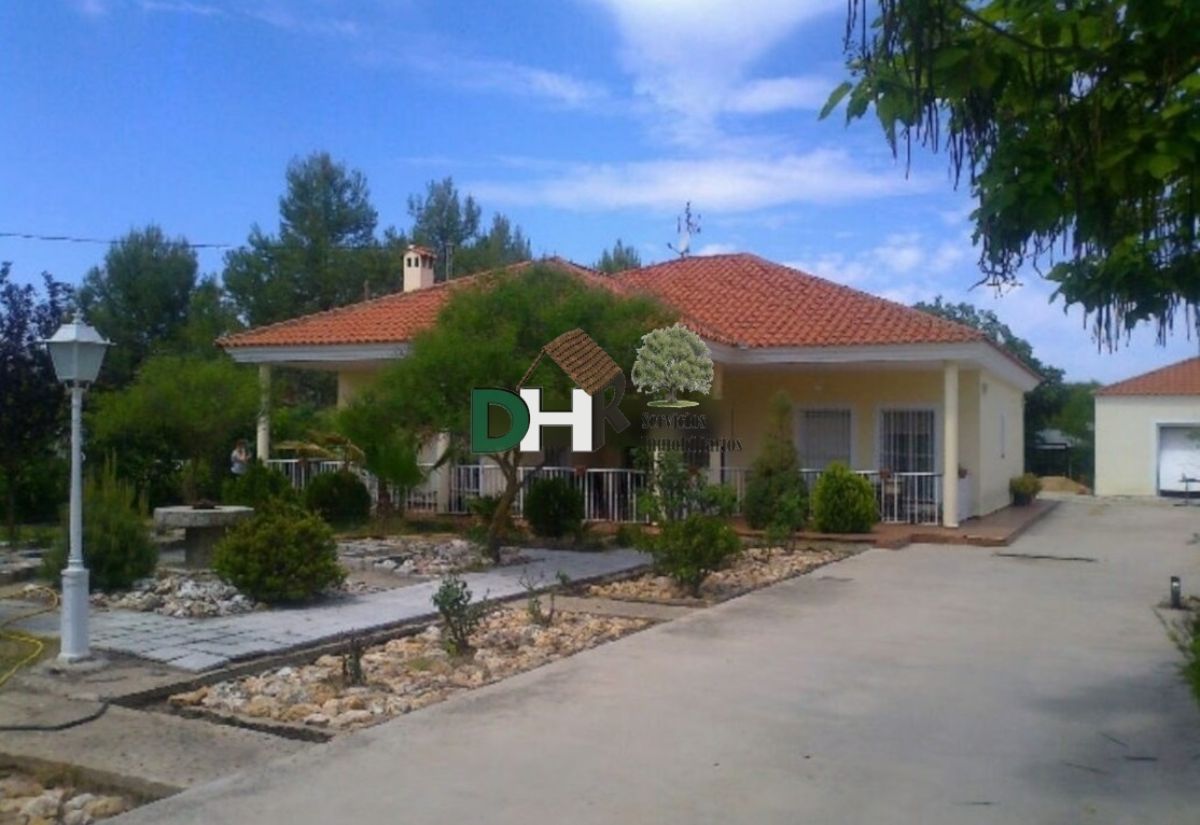 For sale of chalet in Don Benito