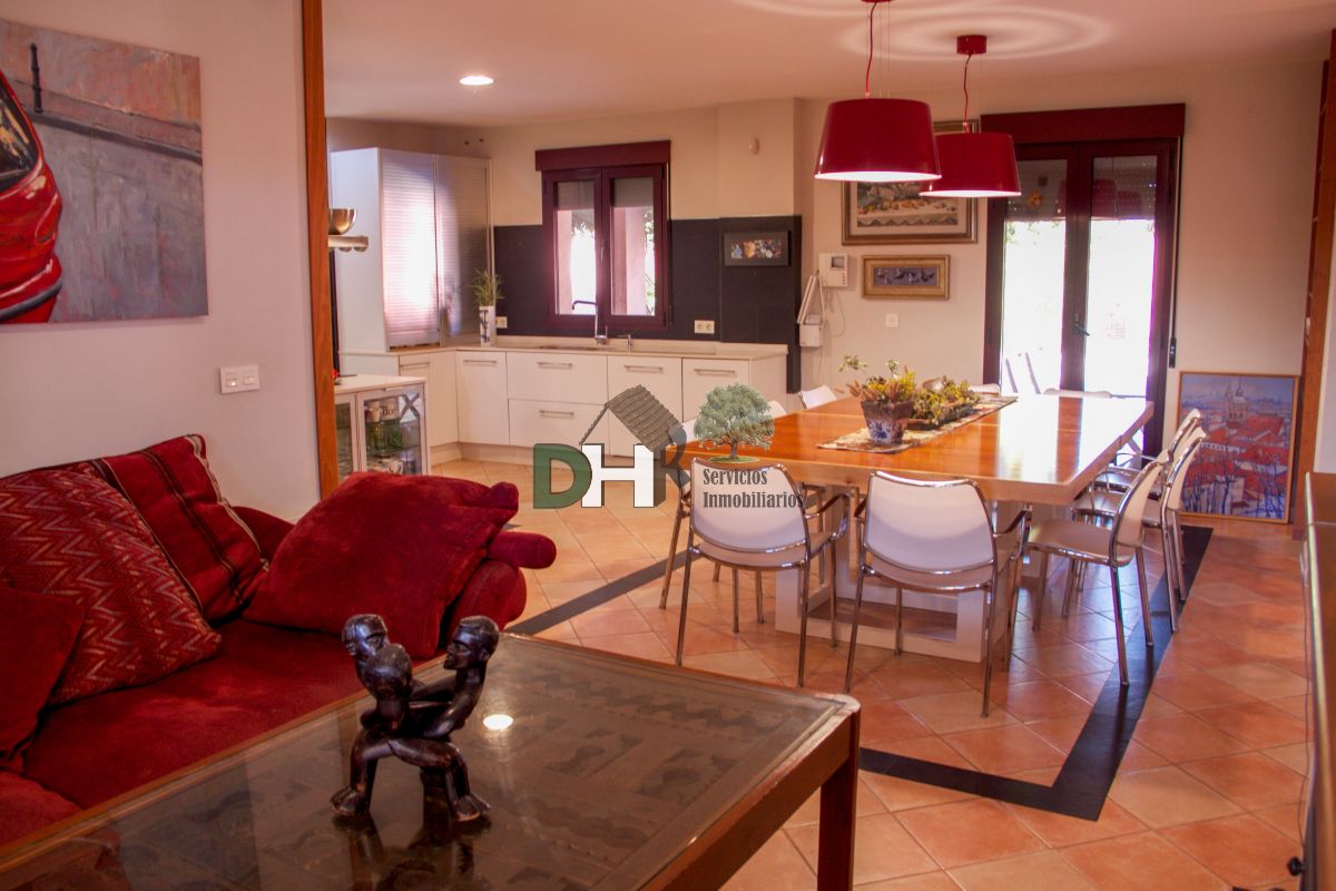 For sale of villa in Badajoz