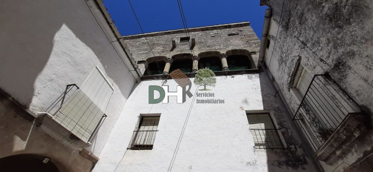 For sale of house in Trujillo