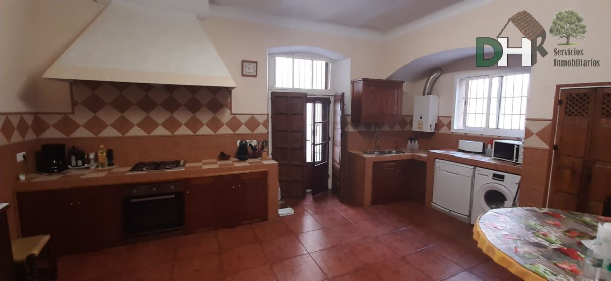 For sale of house in Trujillo